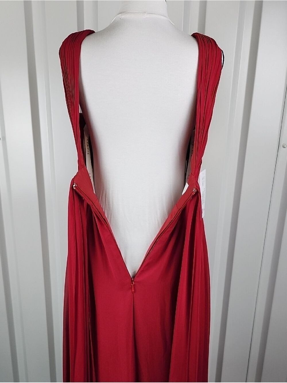 Azazie Womens Burgundy Chaney Sleeveless V-Neck Maxi Gown Size 4 NWT Pleated - Picture 3 of 9
